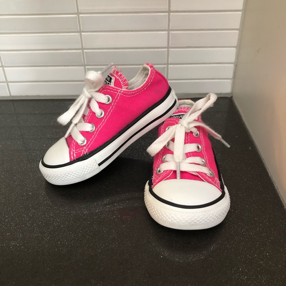 EUC Converse baby Chuck Taylor Low Top
